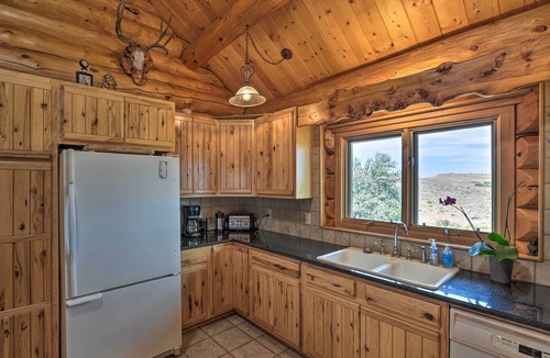 Lander Cabin | Exquisite Log Home with Lander Valley Views!