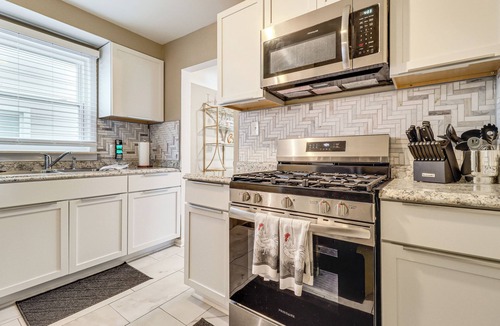 Inkster House | Extended Stay in Metro Detroit: Home w/Yard!