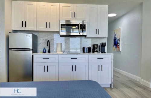Lenox Park Apartment | # Extraordinary Ocean View Studio w/Balcony on Top floor!
