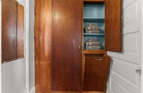 Esplanade Ridge Apartment | Fab Studio on Tree-Lined Street w City Bikes