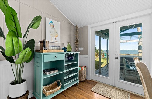 Melbourne House | FALL DISCOUNT Riverfront Property - Minutes to BEACH!