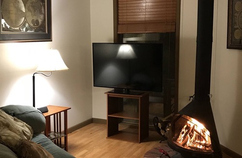 Attica House | Fall FUN in Creekside Treehouse w Hot Tub, Bonfires, Pets OK
