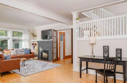 Appleton House | Family Downtown Mansion - Sleeps 13