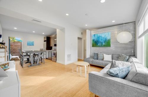 Cocoa Beach House | Family Friendly 2BR Villa in Downtown - 1 Block Walk to the Beach