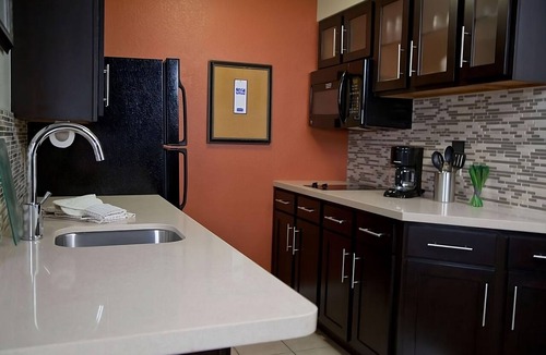 San Bruno Hotel | Family-friendly Accommodation! Pets Allowed, Free Breakfast!
