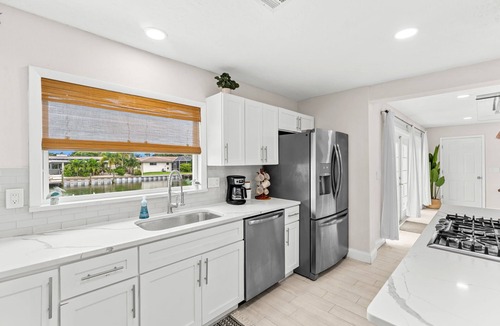 Venetian Way House | Family-Friendly Canal-Front Pool Home Near River & Beach! 🌴