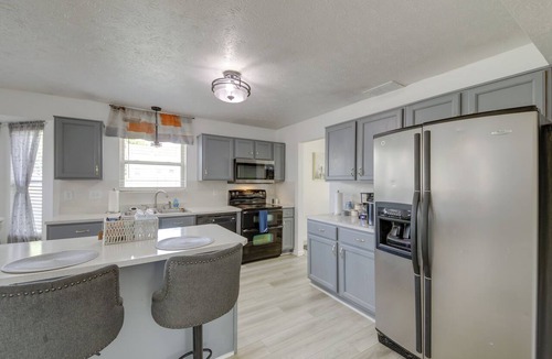 Wayne Cottage | Family-friendly Indianapolis Home w/Fenced Yard