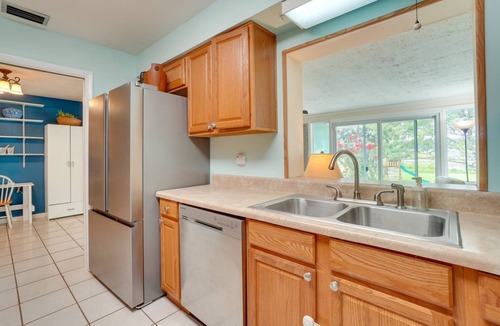 Deltona Lakes House | Family Friendly Lakefront Home w/Dock & Kayaks