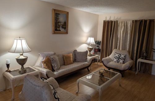 Palm Bay House | Family Friendly Quiet Near Beaches Parks and Cities