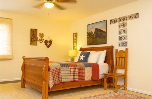 Nocona House | Family- friendly Rustic Cabin on a Peaceful and scencic Farm