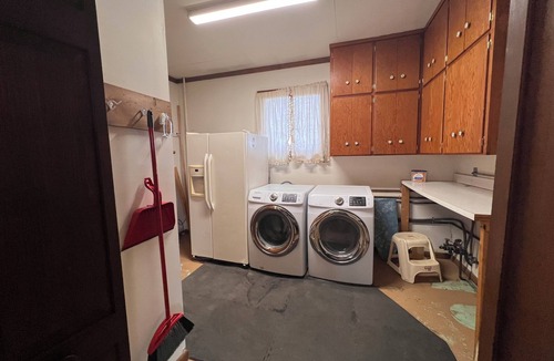 Pimento House | Family-friendly three bedroom home on S US 41 in Vigo County; Terre Haute, IN.