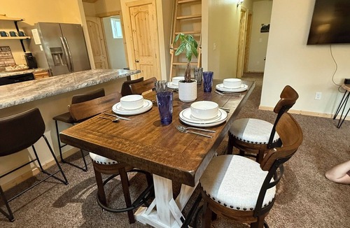 Overgaard Cabin | Fantastic cabin retreat for 6 with 2 bathrooms and AC in cozy Heber-Overgaard