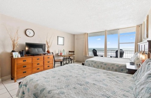 East Daytona Apartment | Fantastic Ocean Front Studio W/Balcony in Daytona!