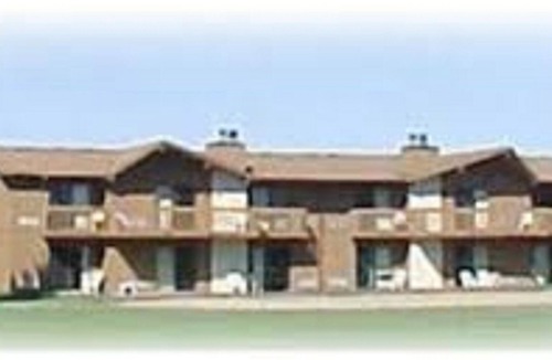 Mishicot Condo | Fantastic resort close to Lake Michigan beaches and 30 minutes from Green Bay