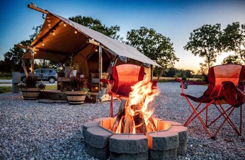 Cassville Other | Fantastic Tented Cabin with Fire Pit in Cassville, Missouri