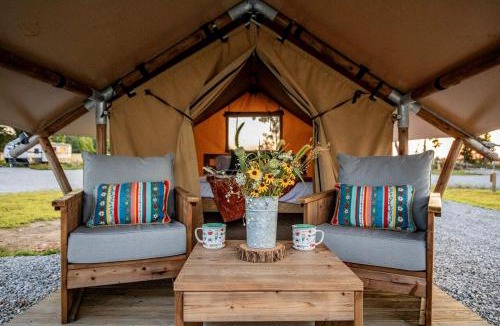 Cassville Other | Fantastic Tented Cabin with Fire Pit in Cassville, Missouri