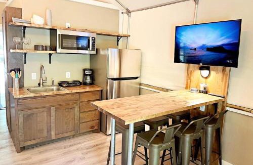 Sutherland Springs Other | Fantastic Waterfront Tented Cabin - Ideal for a Glamping Getaway near San Antonio, Texas
