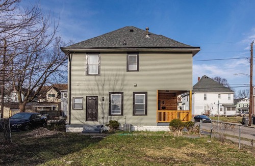 Near Northside House | Featuring a luxe king suite w/soaking tub, gourmet kitchen & fast Wi-Fi, guests can relax in this beautifully renovated 3 bed, 2.5 bath gem! Close to downtown, hospitals & local attractions, this home is perfect for families, friends & professionals.