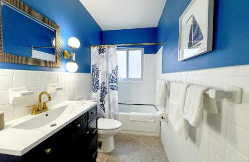 Royal Poinciana House | Fenced backyard King bedroom Beach nearby