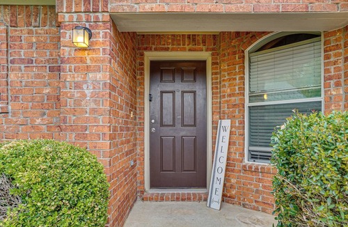 Fort Worth Cottage | Fenced Yard & Patio! Family Escape in DFW Suburbs