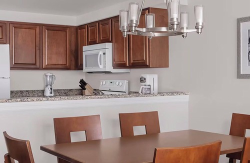 Brush - Stewarts Resort | 𝐅𝐢𝐧𝐝𝐢𝐧𝐠 𝐌𝐞𝐢𝐥𝐢 - Beachfront Ocean Walk Resort+Amenities. 2BR Suite