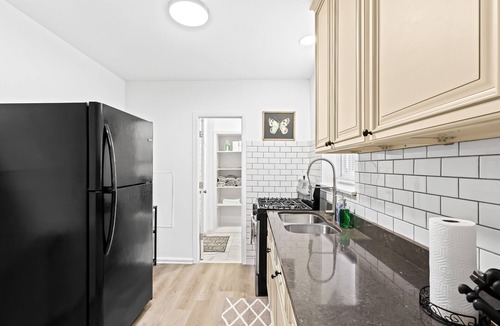Hazel Park Apartment | First floor apartment conveniently located near Ferndale and Expressways