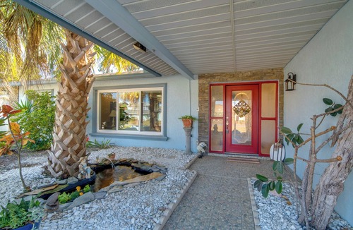 Crystal River Cottage | Fish, Paddle & Explore: Crystal River Gem w/Dock