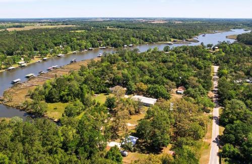 Foley House | Fish & Relax! Magnolia River Cabin Hideaway