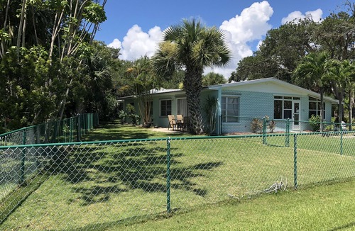 Sebastian House | Fishing, river view, pet friendly and 90 minutes from Disney and Orlando parks.