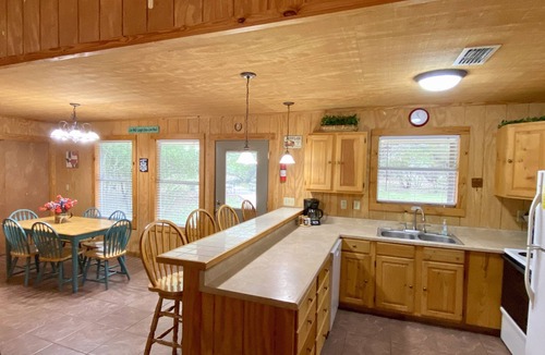 Sabinal Cabin | Float 2 Cabin! Private Frio River Access ~ Gated Comanche Crossing, Concan!