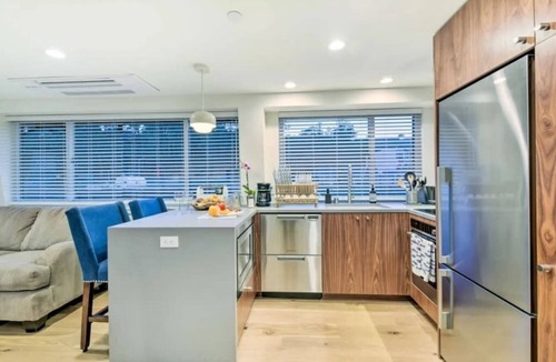 Mill Valley Apartment | Floating condo 'A' on Sausalito's Richardson Bay.