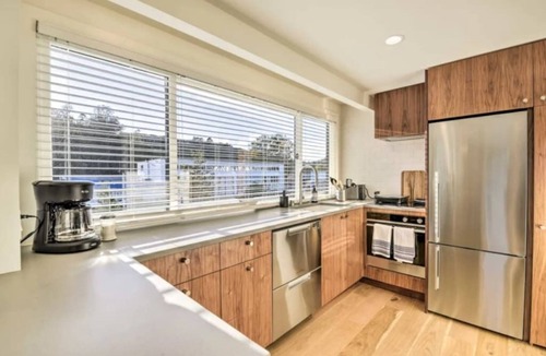 Mill Valley Apartment | Floating condo 'B' on Sausalito's Richardson Bay