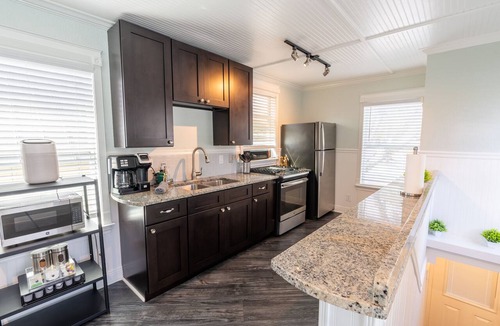 Gainesville Apartment | Florida Room: Walk DNTN - Studio - Lux Bath - Pet Welcome