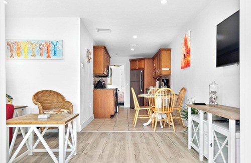 Ilexhurst House | Four Beach Lovers 3 · Garden & Gulf · Solar · 5 Seconds to Beach
