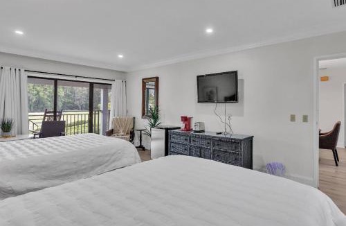 Wesley Chapel House | Fox Hunt Studio Suite - Golf Course Views - 1020