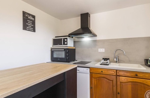 Vierville Cottage | Cozy House near Utah Beach, Pets Allowed