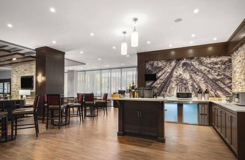 Cascade Apartment | Free Breakfast! Cozy King Suite w/Full Kitchen