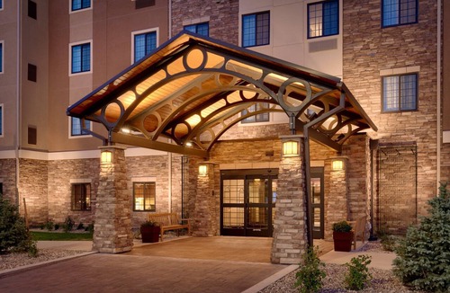 Cheyenne Condo | Free Breakfast. Indoor Pool & Hot Tub. Full Kitchen!