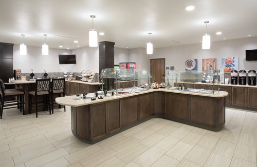 Rapid City Condo | Free Breakfast. Pool & Hot Tub. Near Rushmore Crossing Shopping Complex! Your Next Trip!