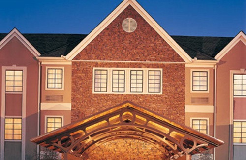 Rochester Condo | Free Breakfast + Shared Pool & Hot Tub | Great Location Near Mayo Clinic!