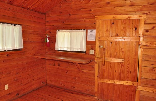 Fremont Resort | Fremont Jellystone Park Loft Cabin 3