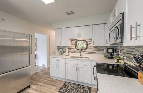 Edgewater House | Fresh and Bright Newly Remodeled House near everything Fun!