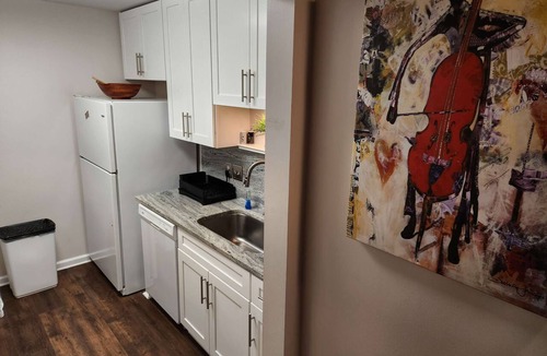 Tallahassee Apartment | Fresh & Luxe! Comfyiest beds in Midtown!