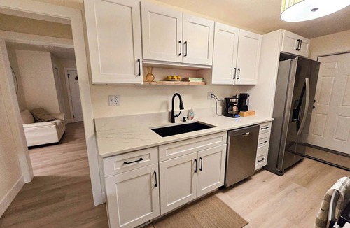 Dayton House | Freshly Renovated - Gem City's 4 bedroom Farmhouse