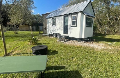 Alvin Cabin | ~ Frog & Toads Cozy Cove ~ A tiny home with a big personality!
