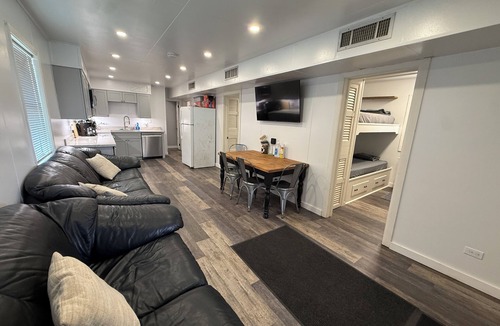 Venice Boat Rental | FRONT ROW VENICE MARINA 3 Bed 1 Bath Sleeps 10 HUGE FRONT DECK WD, ICE WIFI & TV