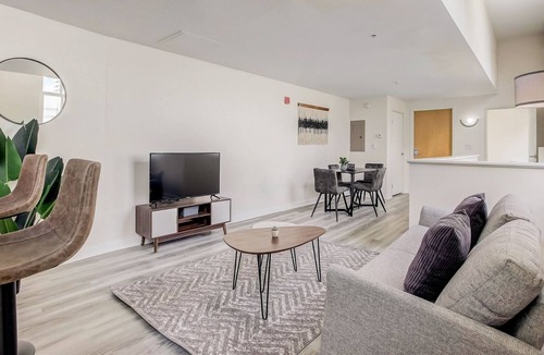 Mile Square Apartment | Frontdesk | 2 BR Apt by the Eiteljorg Museum