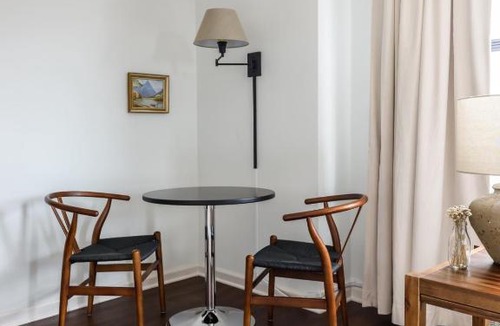 Central West End Apartment | FRONTDESK Modern 1 BR Apt near Barnes Hospital
