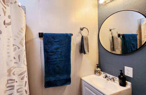 Denton Apartment | Full Cozy Studio Near UNT & Denton Square