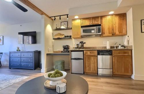 Crested Butte House | Fully Updated Studio Near Resort with Pool Hot Tub